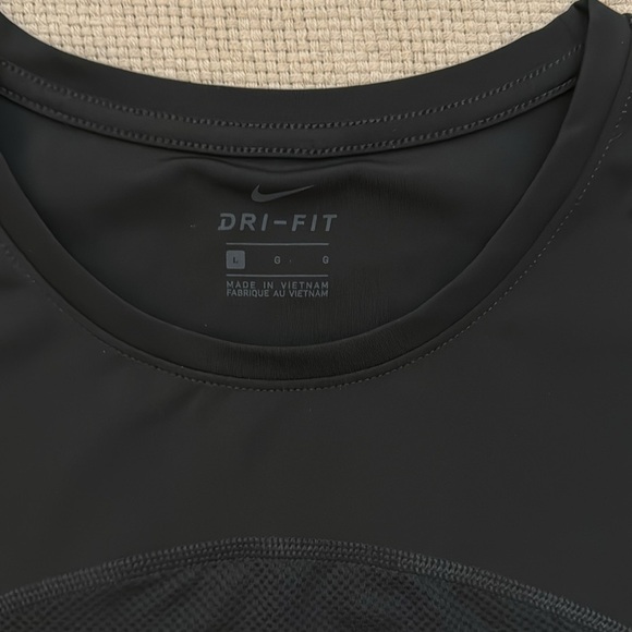 Nike Dri-FIT Women's Pro Sport District Crop Top - Picture 2 of 11